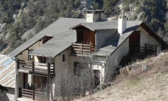 Guillestre Apartment | Character house at the entrance of the Regional Park Qyeyras