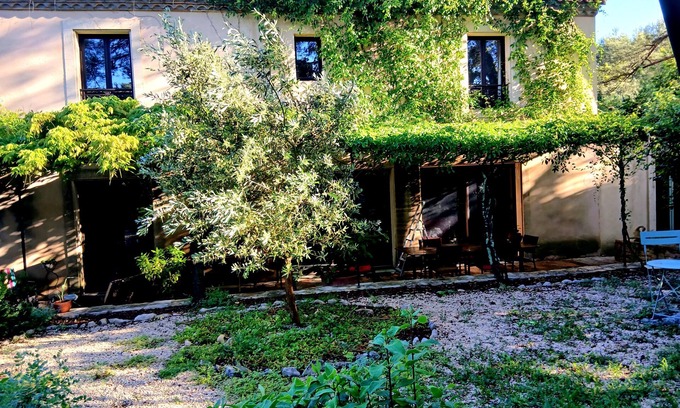 Quartier des Espesses Villa | Character house near the center on a very quiet 2000 m2 wooded lot