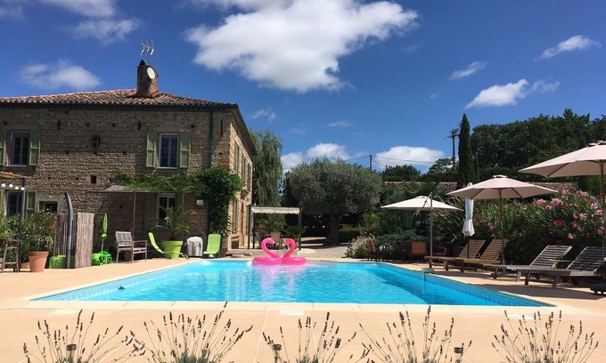 Parisot House | Character house with large pool