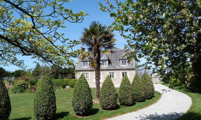 Cleder House | Character property 3km from the beach, covered swimming pool