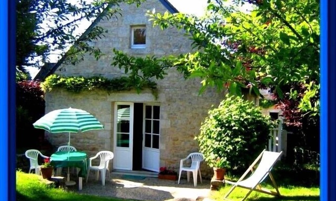 Loctudy Cottage | Character stone cottage in the village of Loctudy, enclosed garden