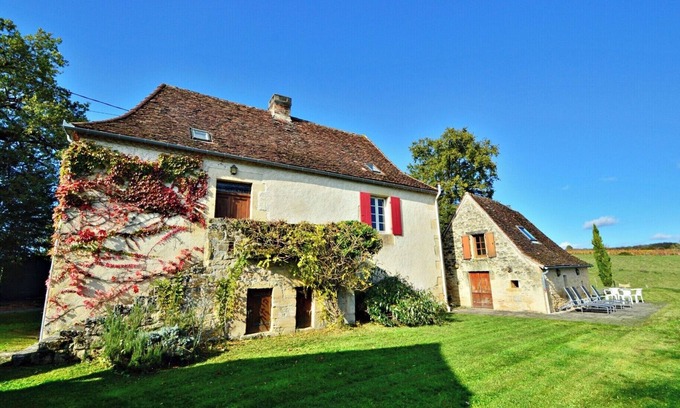 Nailhac House | Characterful French maison surrounded by nature, with lovely views
