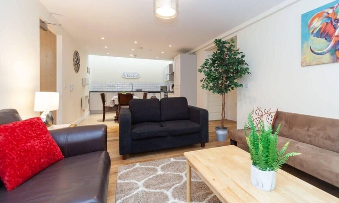 Ferndale Apartment | Characterful 2 Bedroom Apartment in Brixton