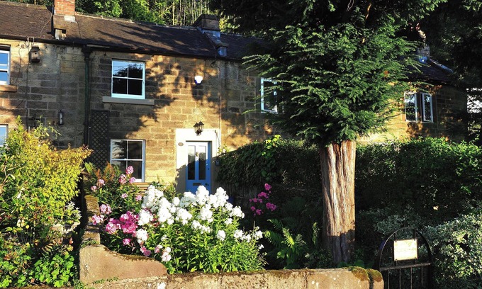 Matlock Cottage | Characterful Derbyshire mid-terrace with stunning views!