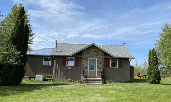 Louth Cottage | Chardonnay Cottage on the lake