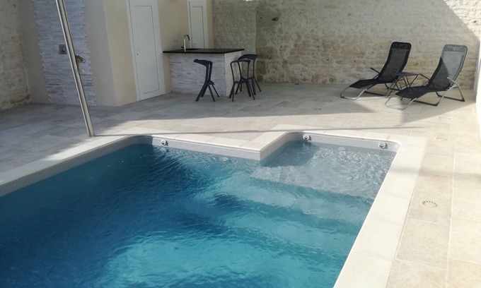 Lorignac House | Charentaise type private house and swimming pool heated to 27°.