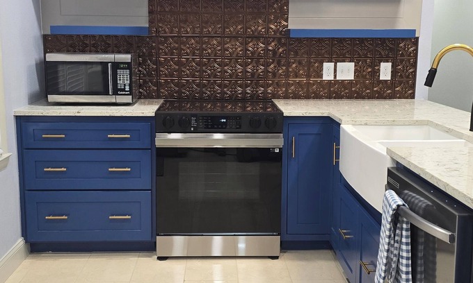 Tifton House | Charge the car! π,WiFi πΆ, and close to Tift Regional Medical center. Midterm