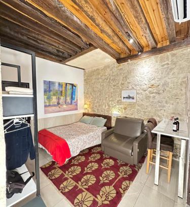 Arsenal Apartment | Charles V Flat Ground Floor