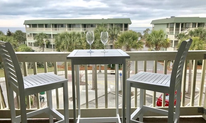 Isle of Palms Condo | Charleston Charm - Coastal Decor, Pool & Pier Access, Across from beach! - 309C Oceanside