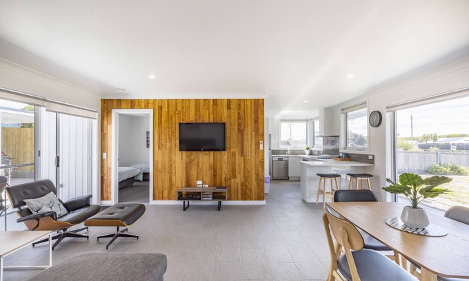 Beaumaris House | Charlie’s Beach House.