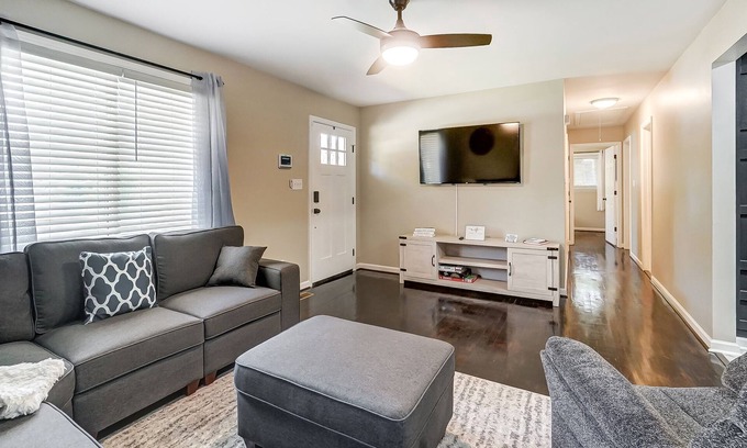 Oak Forest House | Charlotte Charm Haven
