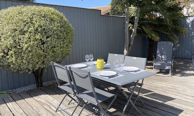 Saint-Martin-de-Re Apartment | Charm, calm and comfort in St Martin de Ré with terrace and parking.