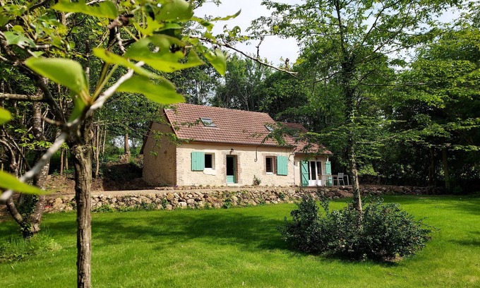 Saint-Georges-de-la-Couee Cottage | Charming Cottage in Peaceful Forest Setting, Near Le Mans – Modern Amenities & High-Speed WiFi