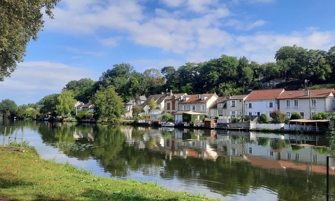Saint-Pierre-les-Nemours Apartment | Charming 1-Bed Studio in Saint-Pierre-les-Nemours