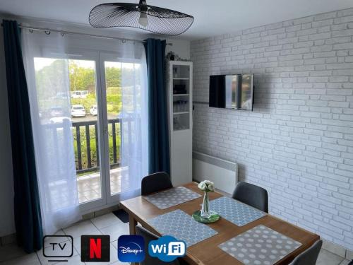 Merville-Franceville-Plage Apartment | Charmant duplex, bord de mer