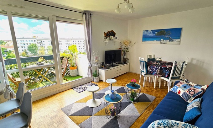 Champigny-sur-Marne Apartment | Charmant Appartement 2 Chambres Avec Balcon Proche de Paris & Disneyland