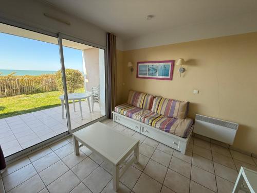 Chateau-d'Olonne Apartment | Charmant appartement T2 en rez de jardin terrasse face mer 4 personnes