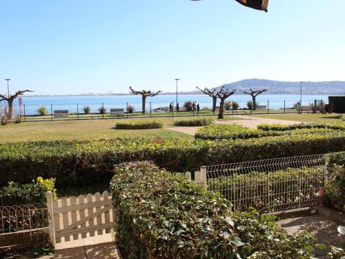 Balaruc-les-Bains Apartment | Charmant appart avec jardinet, terrasse, animaux admis - FR-1-503-31