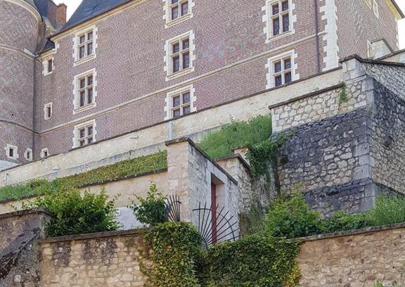 Gien Apartment | Charmant appartement au pied du château
