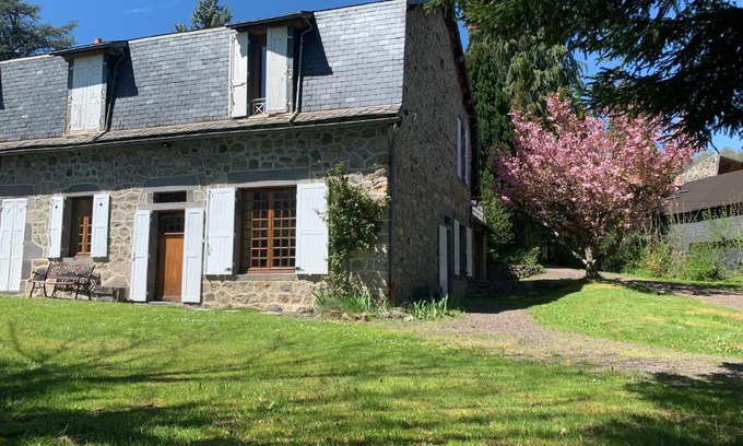 La Bourboule Apartment | Charmant appartement jardin/parking privé 4 personnes