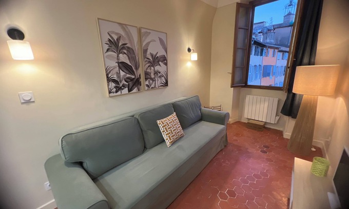 Grasse Apartment | Charmant Appartement Meublé, au Cœur de la Ville des Parfums. Au Calme, Lumineux