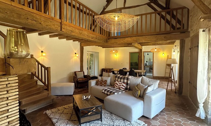 Beauvilliers House | Charmant Corps de Ferme Rénové Avec 4 Ânes + Studio - 10 Adultes/1 Enfant/1 Bébé