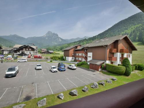 Bernex Apartment | Charmant Duplex avec Balcon et Parking à Bernex, Proche Remontées Mécaniques - FR-1-498-36