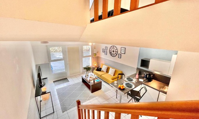 Laval Apartment | Charmant duplex proche de la gare, parking gratuit