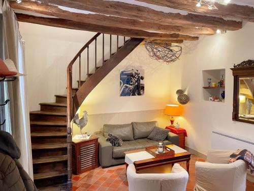 Pontlevoy House | Charmant gîte à Pontlevoy avec cour privée, vélos, terrasse et proche des châteaux et commerces - FR-1-491-353