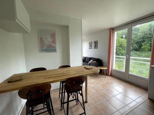 Veules-les-Roses Apartment | Charmant logement avec parking privé.