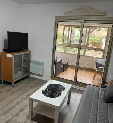 Saint-Mandrier-sur-Mer Apartment | Charmant studio calme bord de mer Wifi-NESPRESSO-DRAPS-LINGE DE BAIN