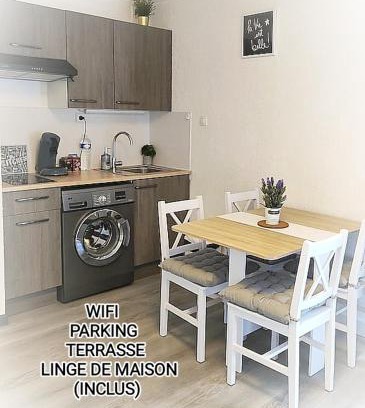 Saint-Mandrier-sur-Mer Apartment | Charmant studio climatisé 24 m2 terrasse à 100m de la plage