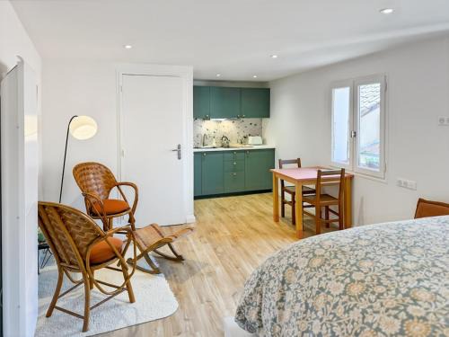 Aurillac Apartment | Charmant Studio au Cœur d'Aurillac La belle Verte
