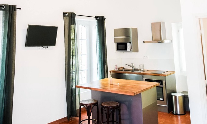 Cardet Apartment | Charmant Studio au Coeur D'une Propriété Équestre