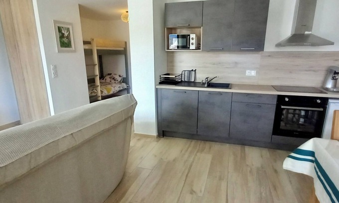 Formigueres Apartment | Charmant Studio Avec Parking et Garage Pour Déposer en Sécurité vos Équipements