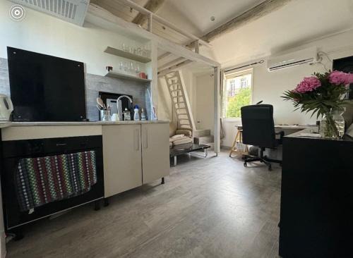 4th Arrondissement Apartment | Charmant studio Chartreux