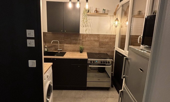 Paron Apartment | Charmant Studio Face a la Gare