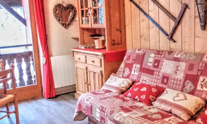 Morzine Apartment | Charmant studio rénové avec mezzanine, balcon et parking au pied du téléphérique de Nyon - FR-1-524-86