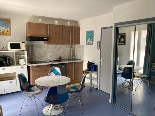 Bielle Apartment | Charmant T2 au pied des montagnes avec balcon et piscine