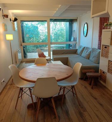 Claouey Apartment | Charmant triplex avec jardin, proche des plages
