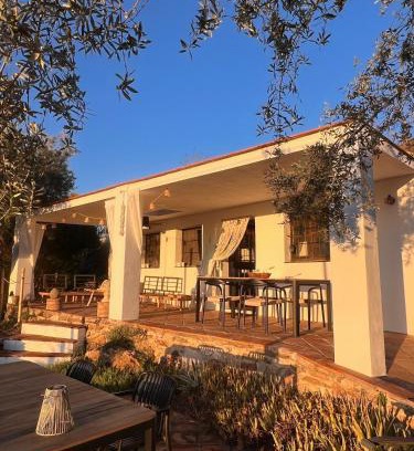 Colmenar House | Charmante casita met veranda en privé zwembad op een kleinschalige Finca