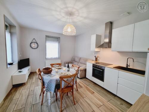 Iwuy House | Charmante Maison 50 m² avec Terrasse et Parking - Tout Inclus, Proche Cambrai et Activités Nautiques - FR-1-510-202