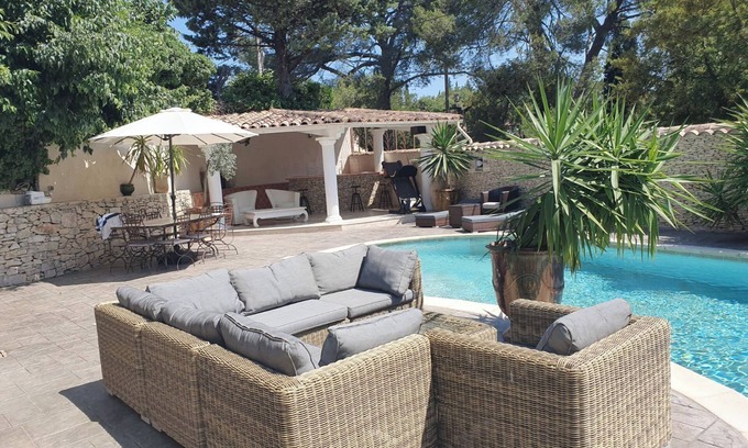 Les 3 Ponts House | Charmante Maison de Charme Dans Quartier Calme Autour de la Garrigue