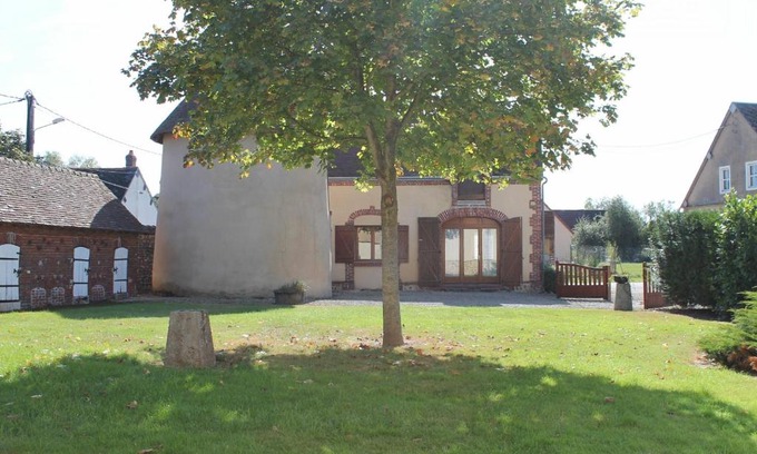 Luplante House | Charmante maison de ferme avec pigeonnier, jardin, cheminée et salle de jeux à Aufferville - FR-1-581-38