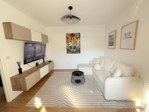 Suresnes Apartment | Charmante Maison indépendante T3