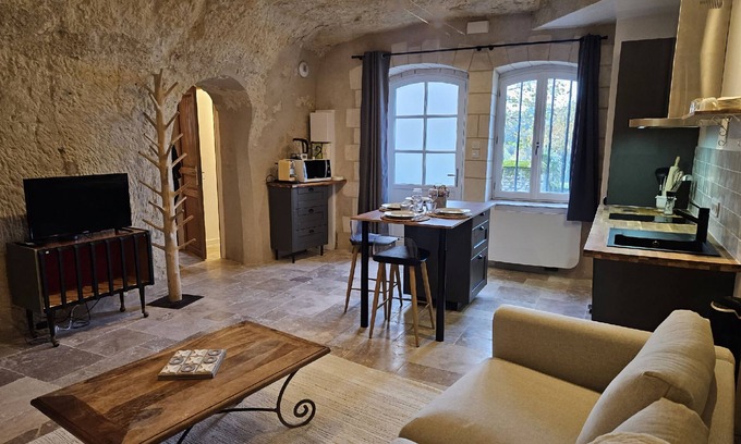 Rochecorbon House | Charmante Maison Troglodyte Loire Valley