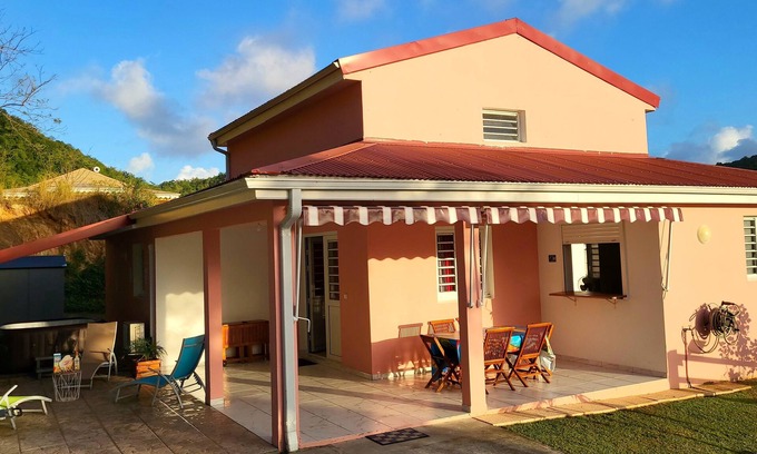 Trois-Ilets Villa | Charmante Petite Villa Avec Bain à Remous, à 700 Mètres de la Plage !