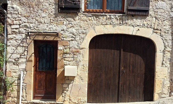 Paulhe House | Charmante Petite Maison à Louer au Cœur du Village