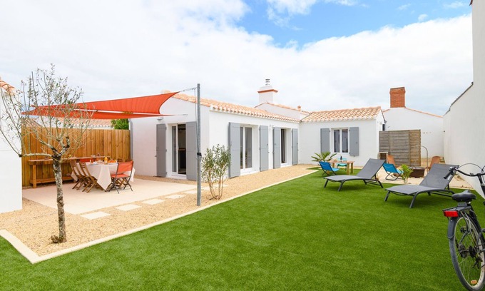 L'Epine House | Charme de Port Morin by Interhome