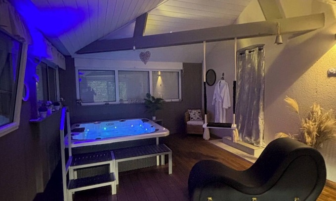 Thesee House | Charme & Sens charming house with indoor jacuzzi